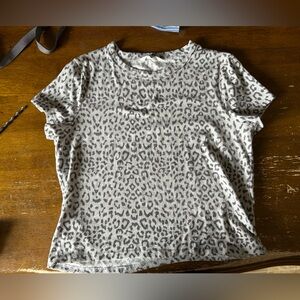 💥5 for $15 Bluenotes Gray Leopard Print Short Sleeve Tee